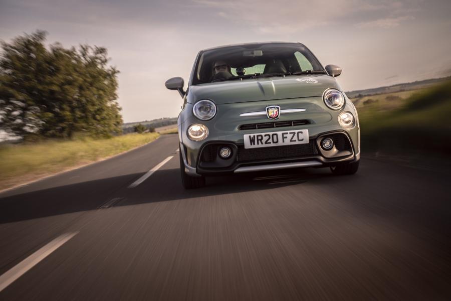  Abarth 695 70° Anniversario (312) 2019 года  (UK) (фото 5 из 26)